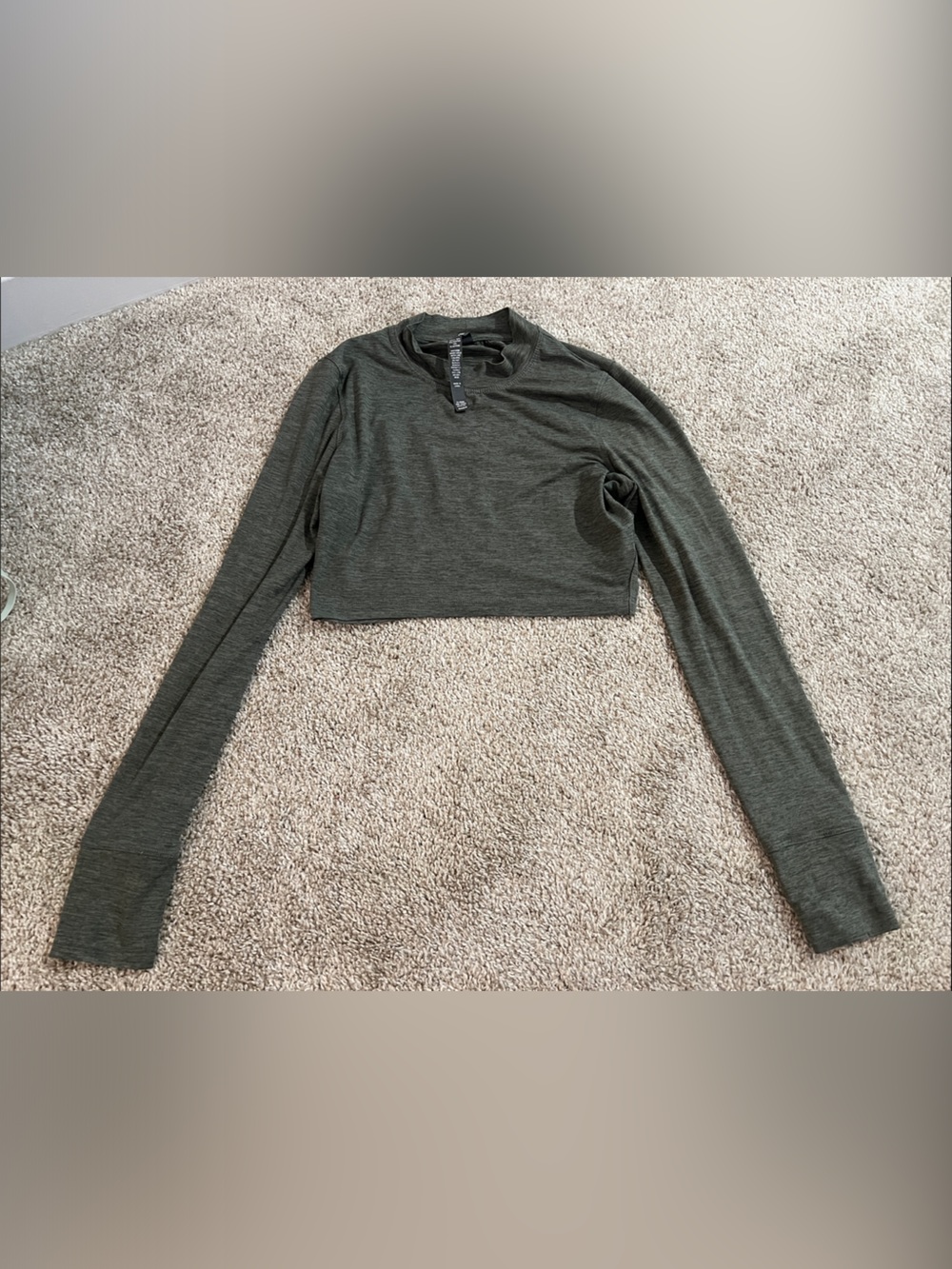 Vuori Cropped Activewear Top in Olive medium